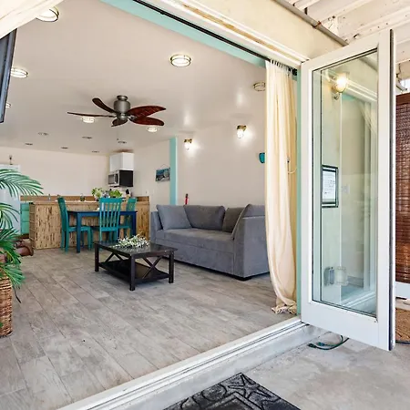 Beachfront Cottage Lower Unit